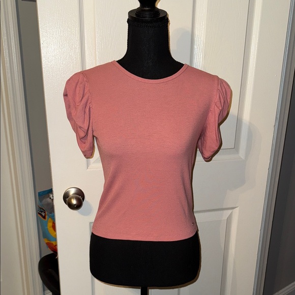 🖤HOLLISTER DUSTY ROSE PUFF SLEEVE TOP SIZE S🖤 - Picture 1 of 7